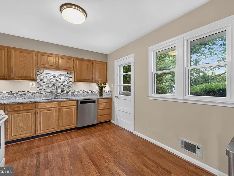 7011 Sea Cliff Rd — Photo 6
