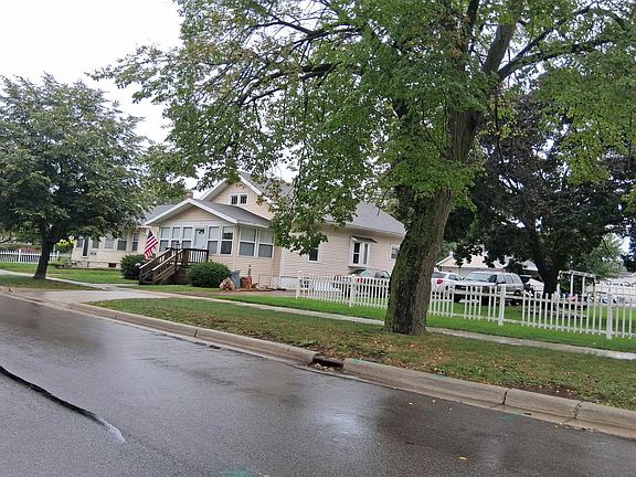 2nd image of 534 Riverview Ave
