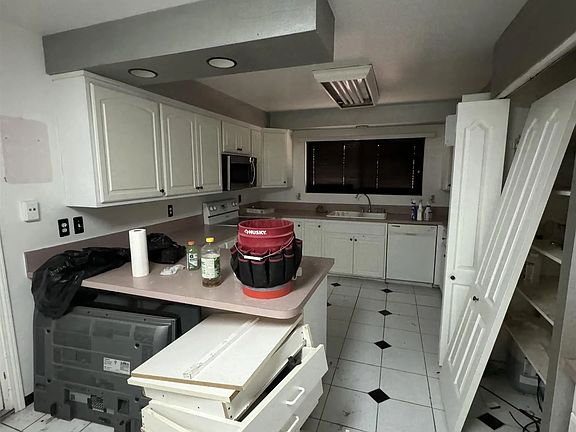 2nd image of 3857 Polaris Dr