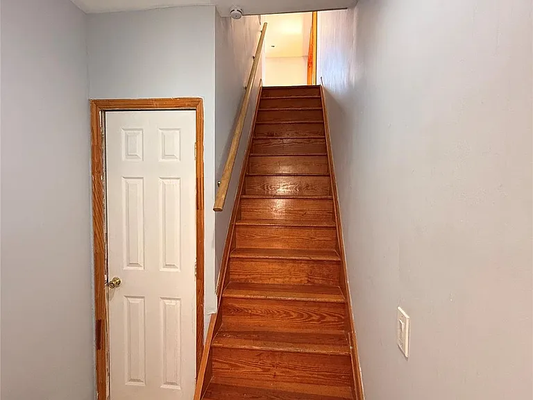 21734 Hempstead Ave — Photo 3