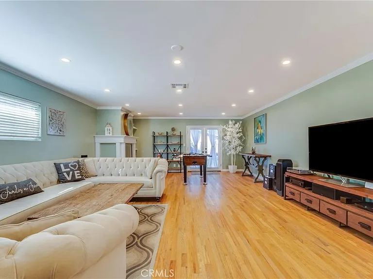 1911 N Fairview St — Photo 12