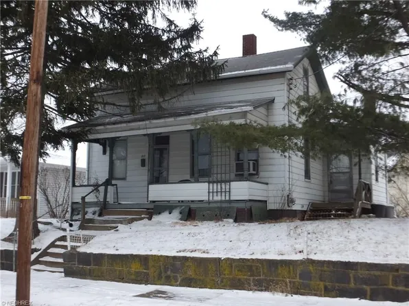 817 5th St NE, Canton, OH 44704