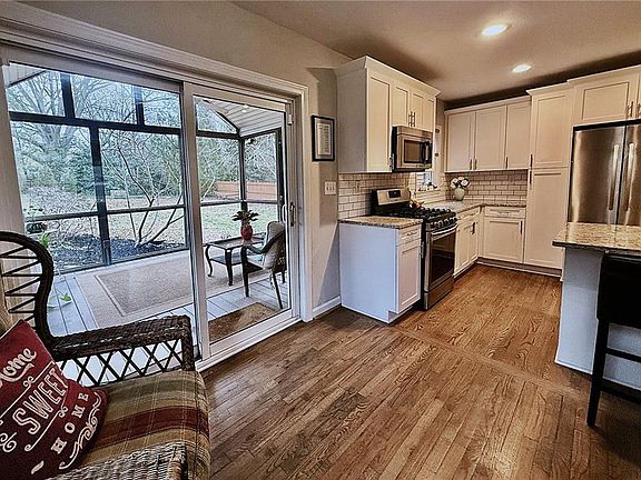 3rd image of 1108 Walker Dr