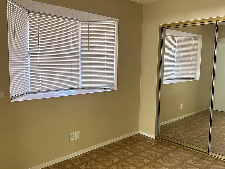 425 N Lamb Blvd #G — Photo 12