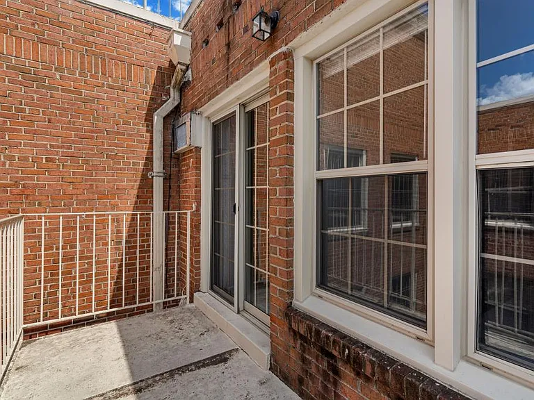 2515 P St NW #402 — Photo 2