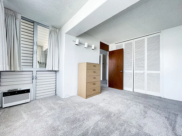 818 S King St #1403 — Photo 8