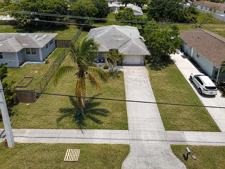 351 NW 8th Ave — Photo 33