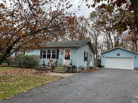 2nd image of 8 Eileen Ct #8