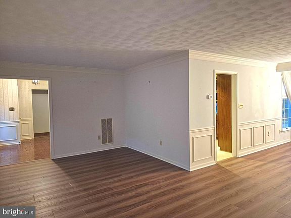 5th image of 3896 Five Friars Rd