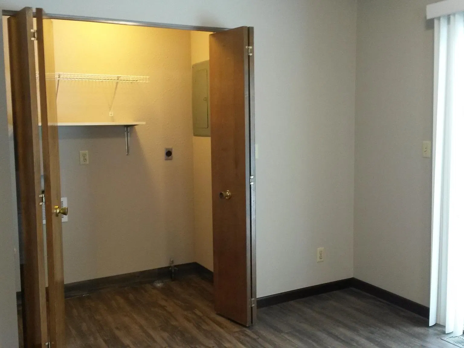 2 bed, 1000 sqft, $1,100 — Photo 4