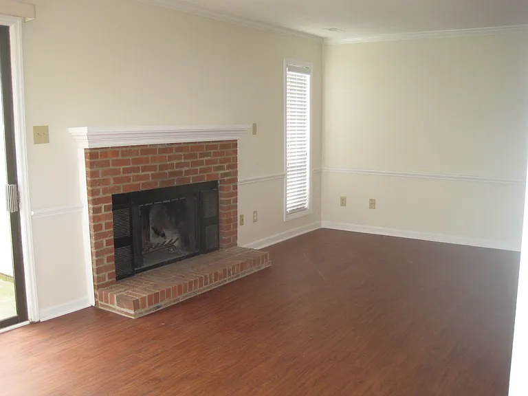 111 Charter Oaks Cir — Photo 5