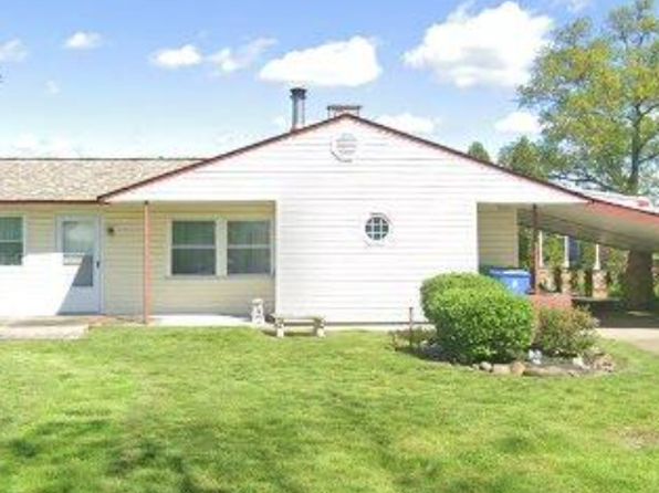 5 Forest Ln