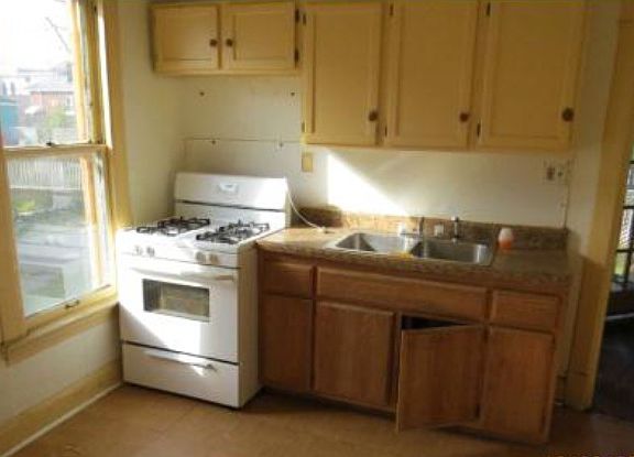 5th image of 654 Ingraham Ave
