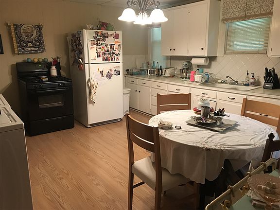 1009 W. 9th - Kitchen