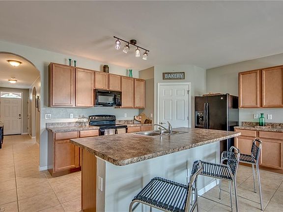3rd image of 2719 SW 2nd Ave