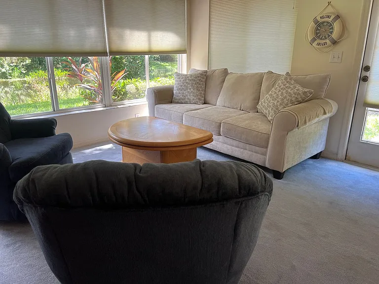 566 Clubside Cir — Photo 3