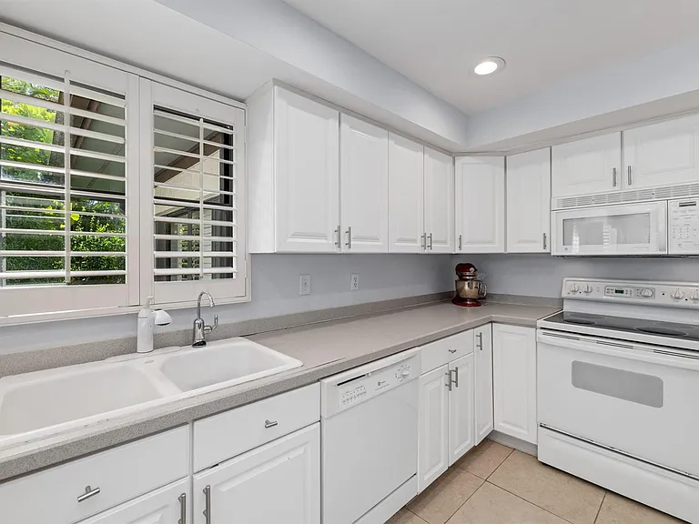 13362 Polo Rd W #B102 — Photo 5