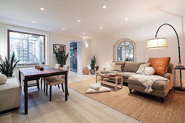 1st image of 10 W 95th St APT 1