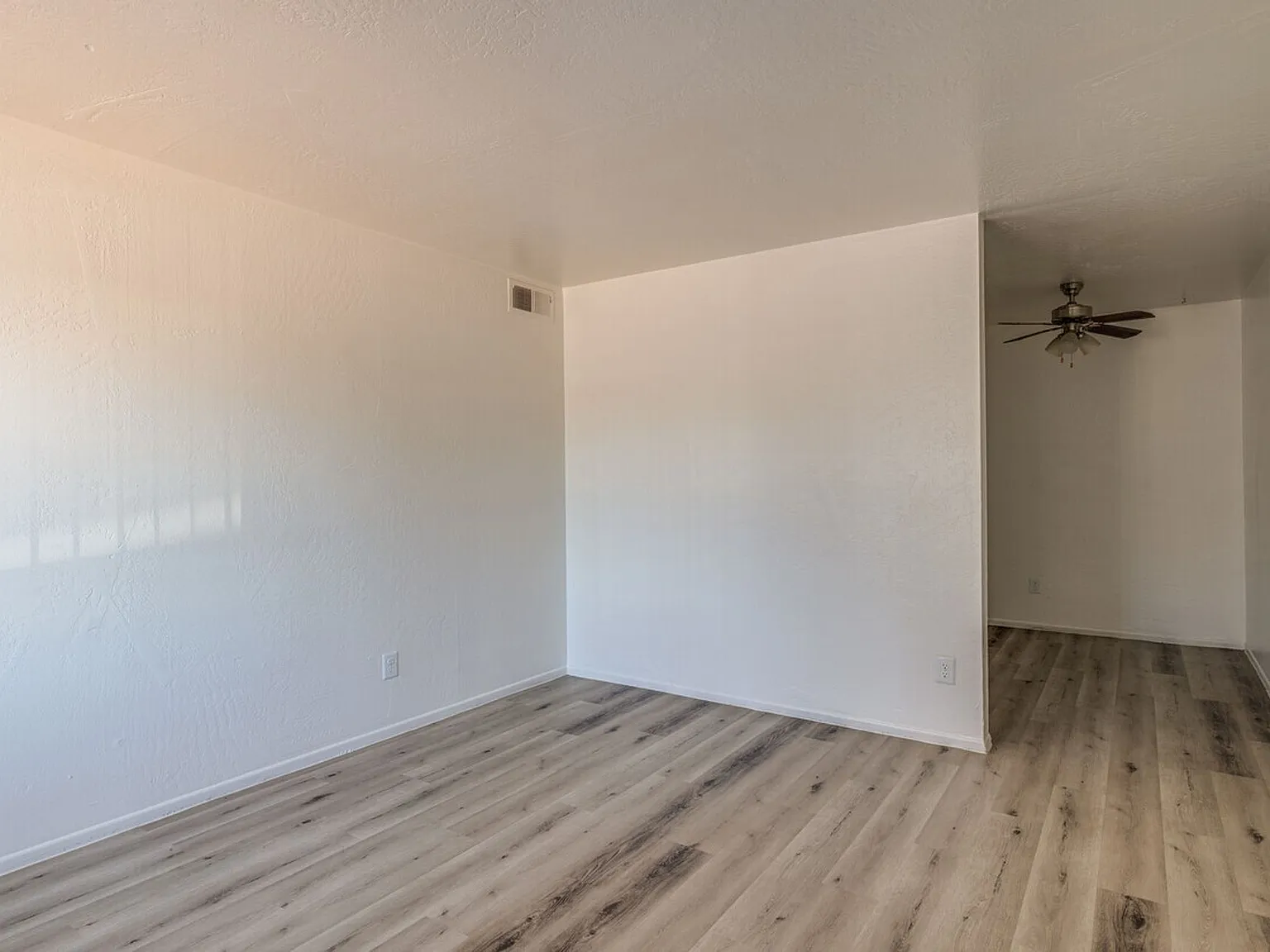 Carole Arms Apartments — Photo 3