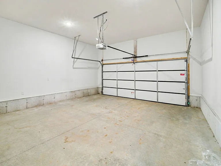 655 E Forest St — Photo 21