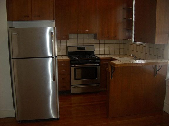 2nd image of 1558-1562 Grant Ave