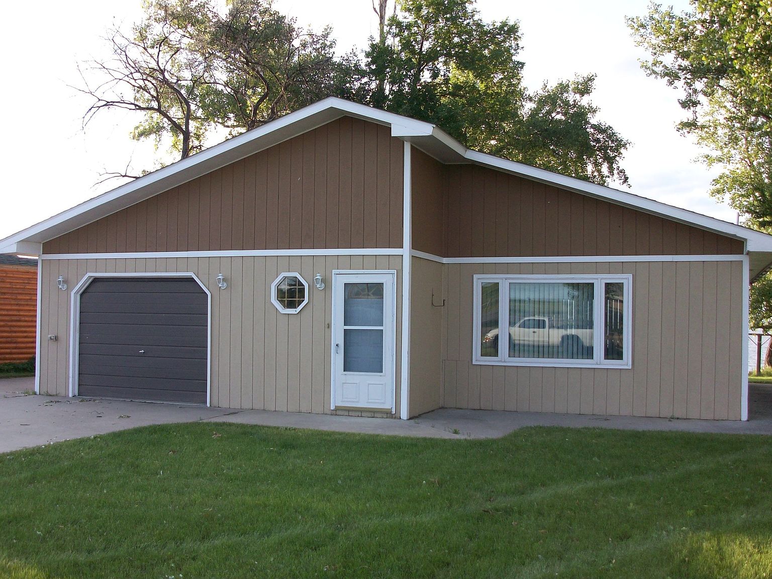 306 E Lakeshore Dr, Waubay, SD 57273 Zillow