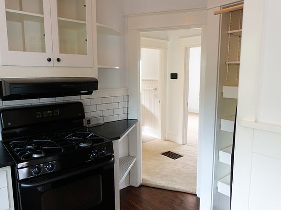 2nd image of 309 Hayes St