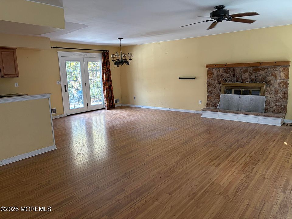 1st image of 609 Knollwood Terrace