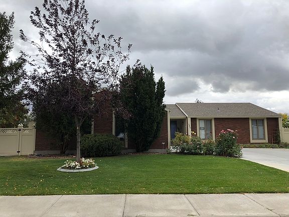 3rd image of 2370 Eastview Dr