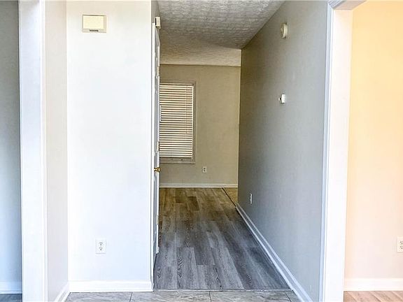 5th image of 570 Sterling Pointe Ct