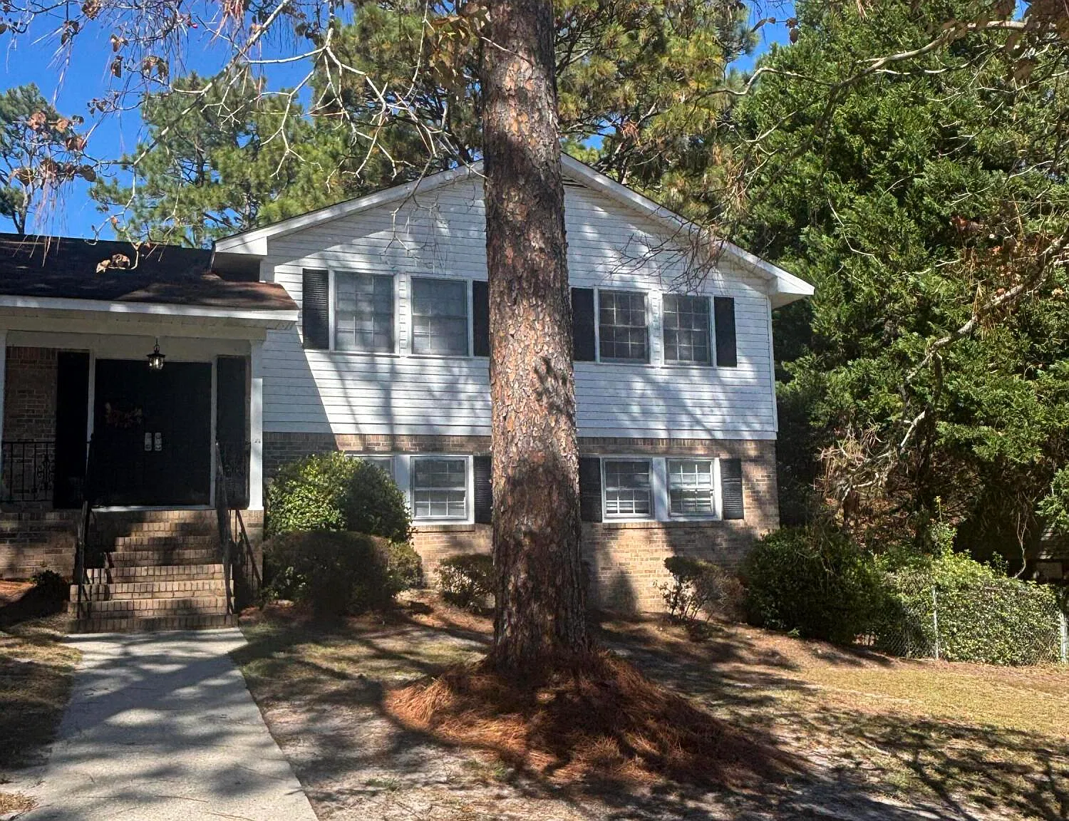 4 bed, 2.5 bath, 2262 sqft, $2,400 — Photo 3