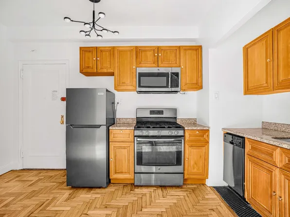 245 East 11th Street image 4 of 15