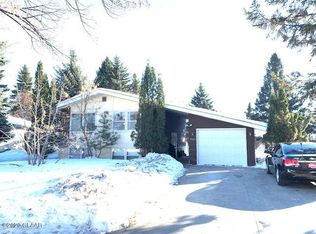3523 7th Ave N, Grand Forks, ND 58203
