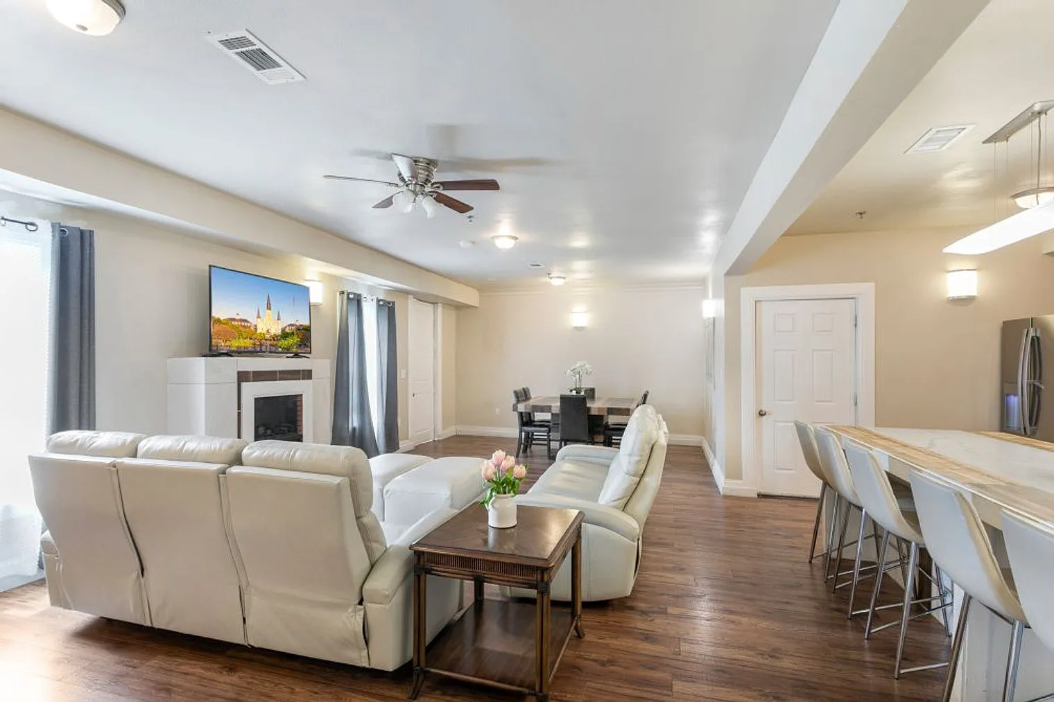 4 bed, 3.0 bath, 2292 sqft, $8,924 — Photo 3