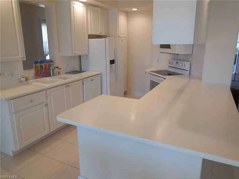 3914 Upolo Ln — Photo 3