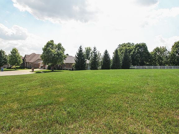 5th image of 915 Percy Dr