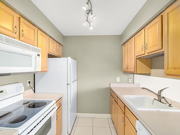 3rd image of 203 San Juan Cir #203