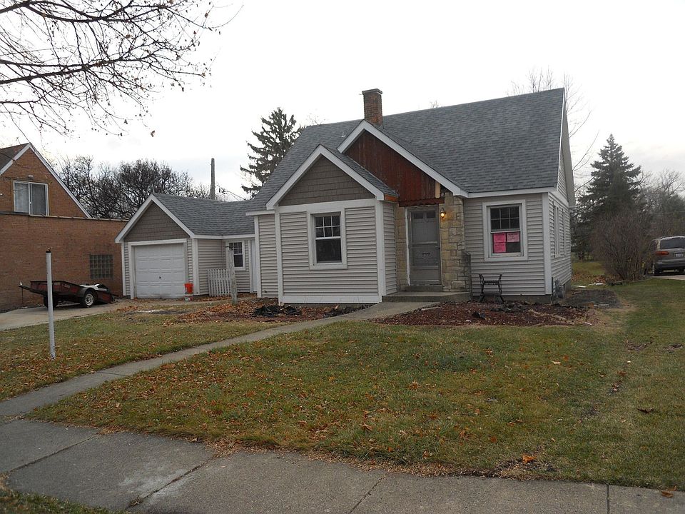 2nd image of 1571 Whitcomb Ave