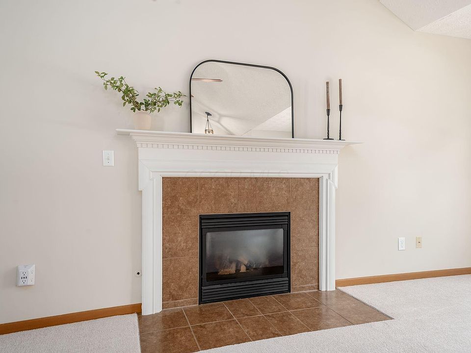 1st image of 107 Arrowfeather Ln