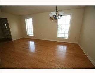2nd image of 1913 Belmont Pl