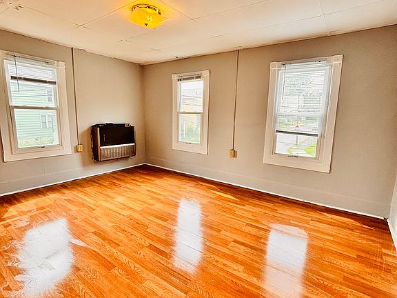 3rd image of 525 Meridian Ave #1