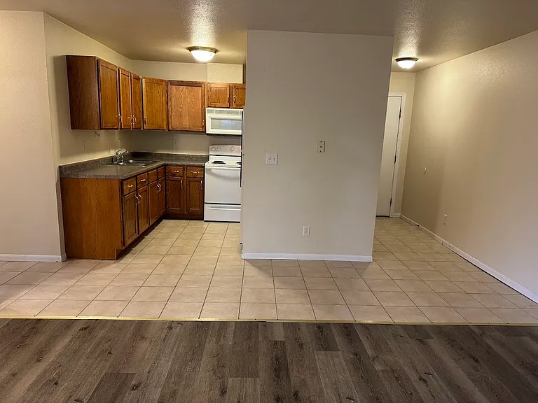 3021 Maple Dr — Photo 4