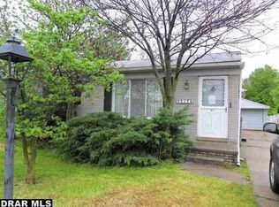 22174 Loretta St, Woodhaven, MI 48183