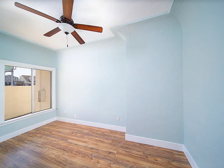 717 Gaviota Ave — Photo 4