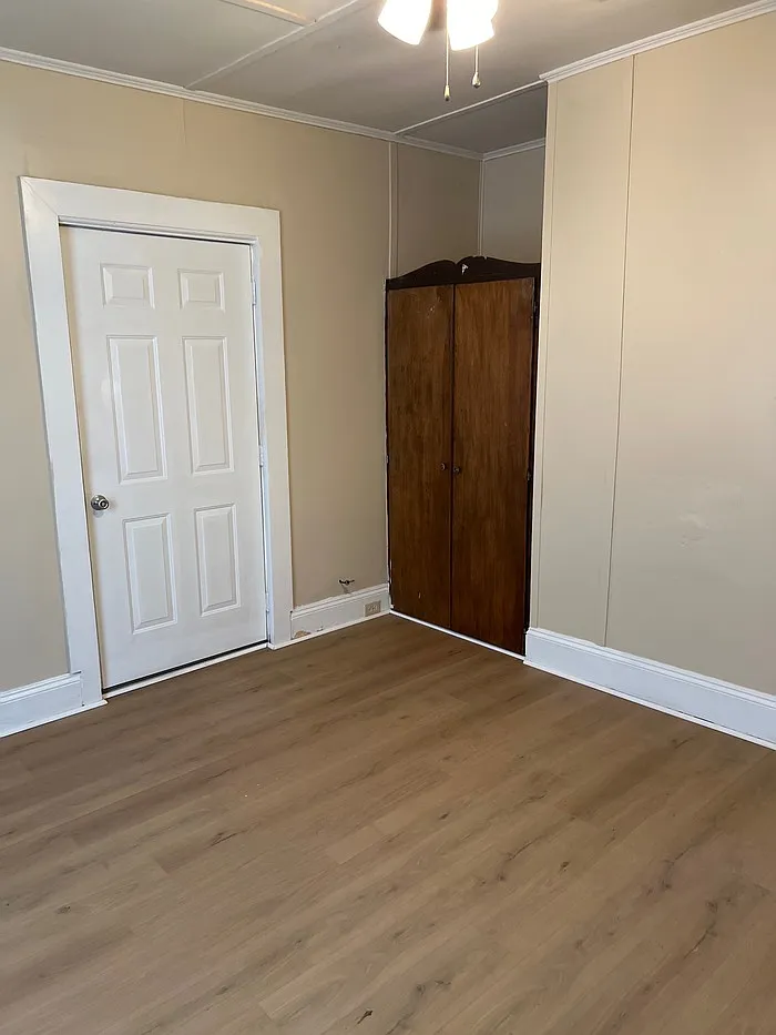 2 bed, 1.0 bath, 1212 sqft, $900 — Photo 2