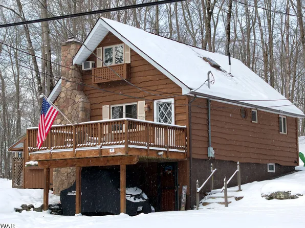 41 Deerfoot Rd, Lake Ariel, PA 18436