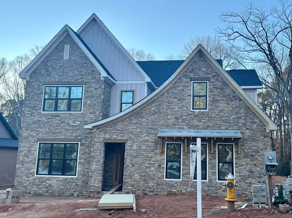 8721 Little Deer Ln, Raleigh, NC 27613