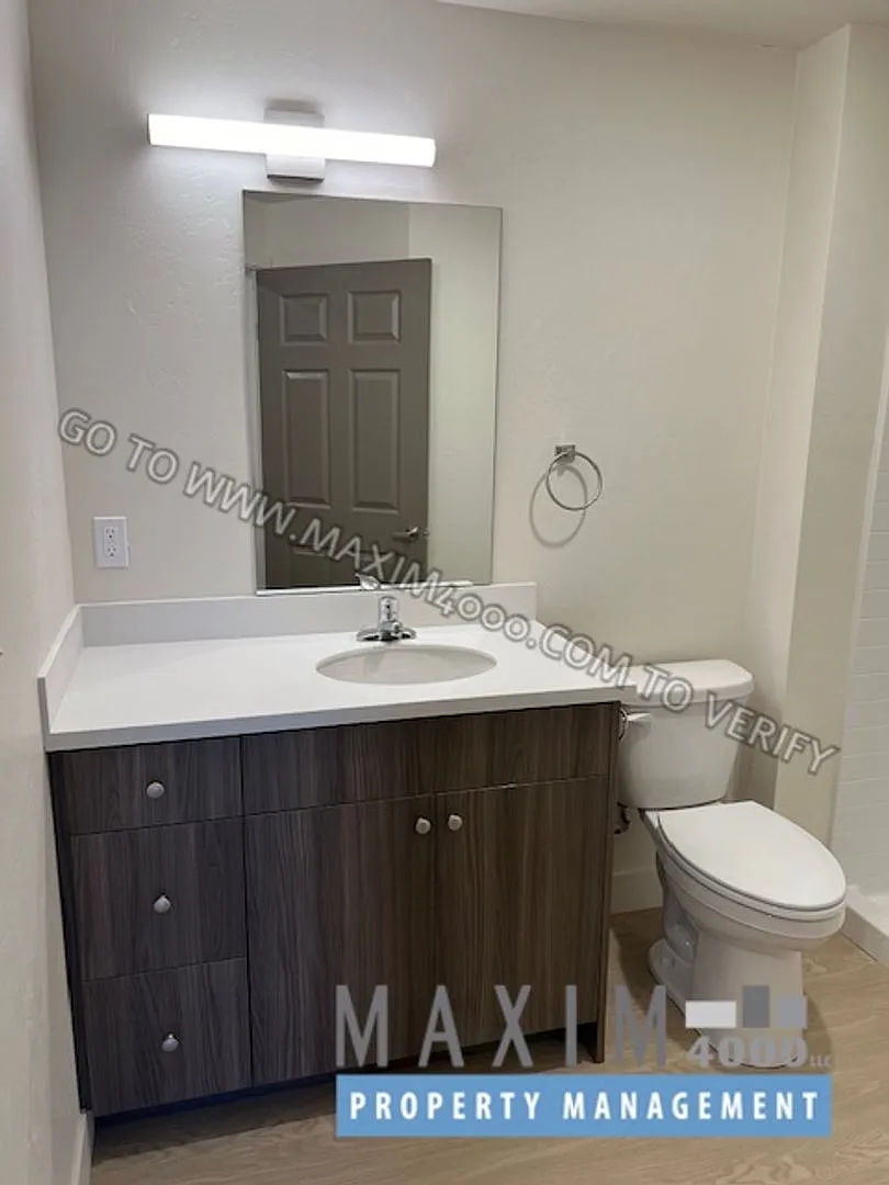 980 Grand Avenue — Photo 4