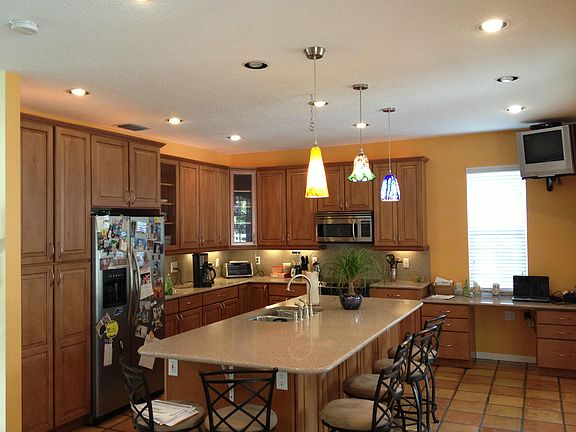 3rd image of 2043 N Palm Circle