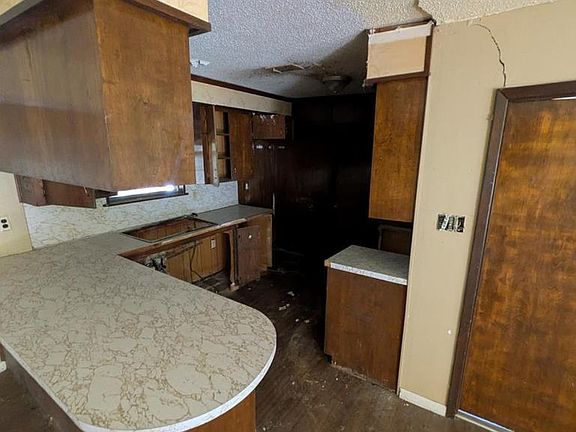 5th image of 203 Rex Ave